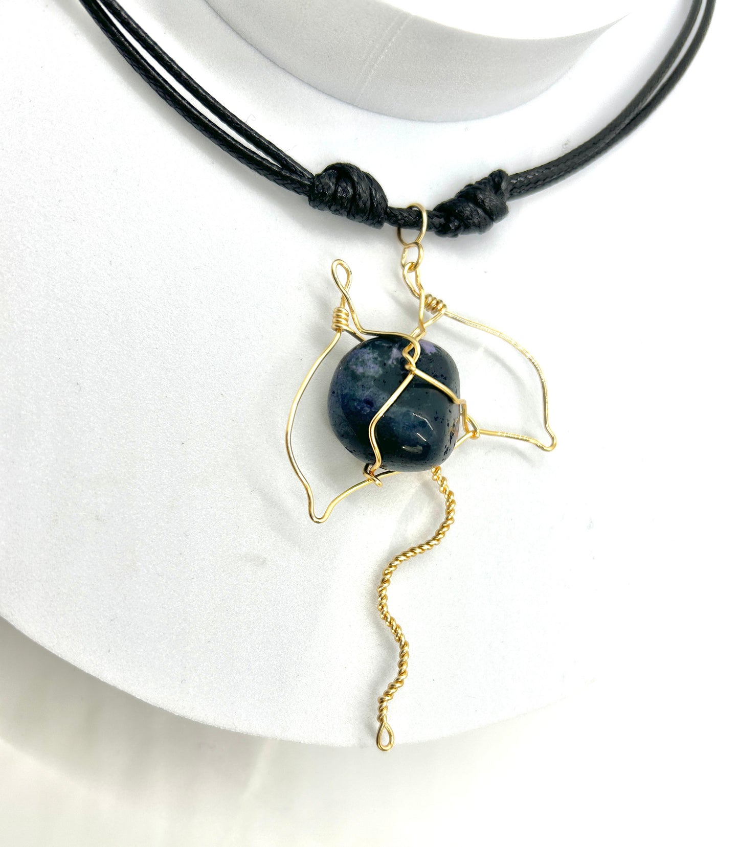 Stingray Fish (Lapislazuli) Necklace