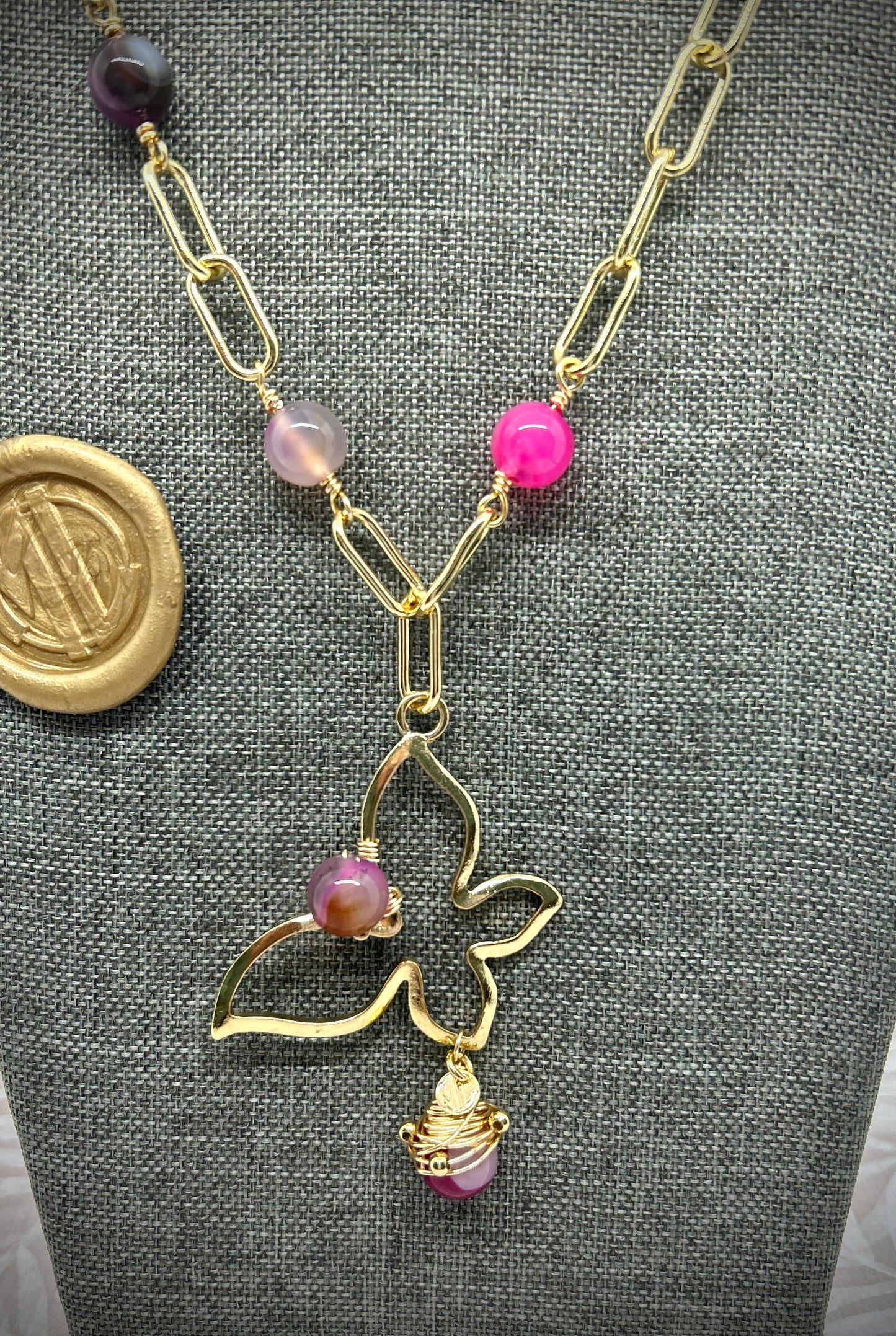 Versatile necklace with magenta striped Agate